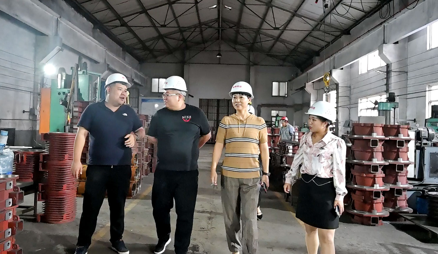 精準(zhǔn)服務(wù)骨料制砂行業(yè)，河南豫特機械高能效STS水平橢圓振動篩填補行業(yè)空白！